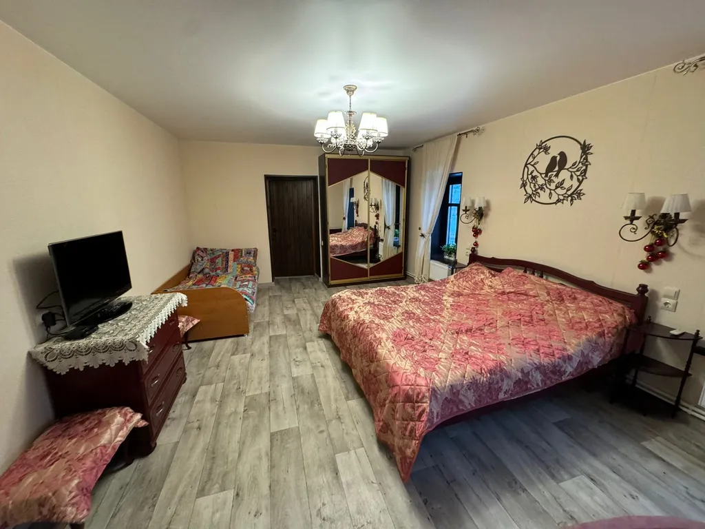 Часть дома в центре города с видом на достопримечательность