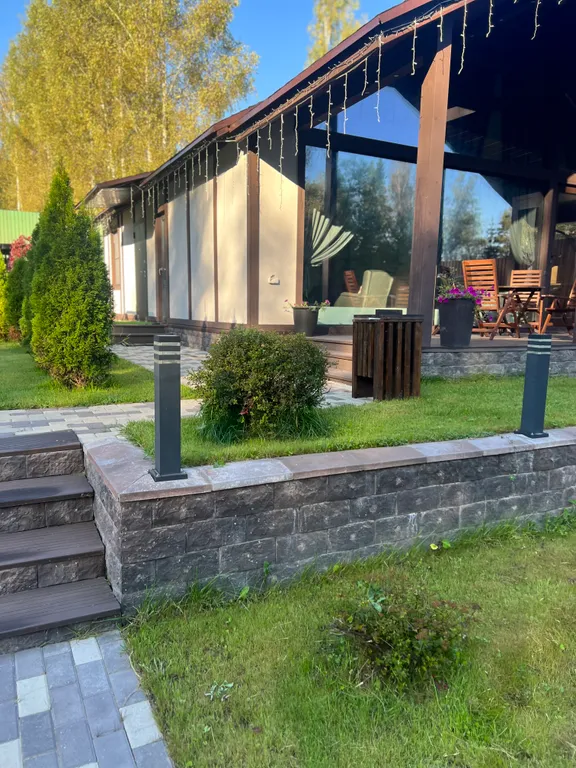 Уютный дом у леса