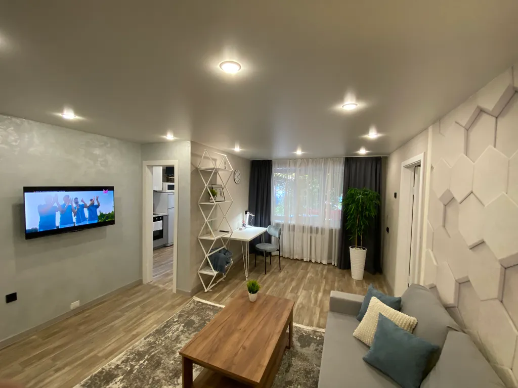 Квартира Квартира 2-комн в центре возле Театра Музкомедии — Красноярск