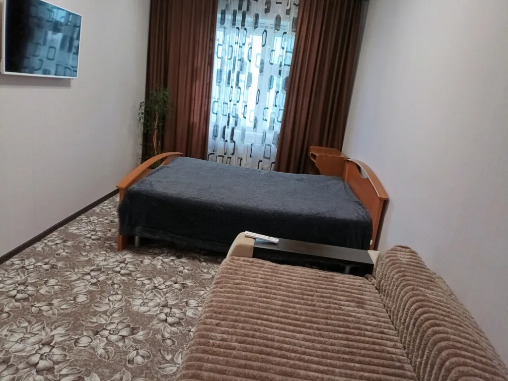 Нововартовская 4