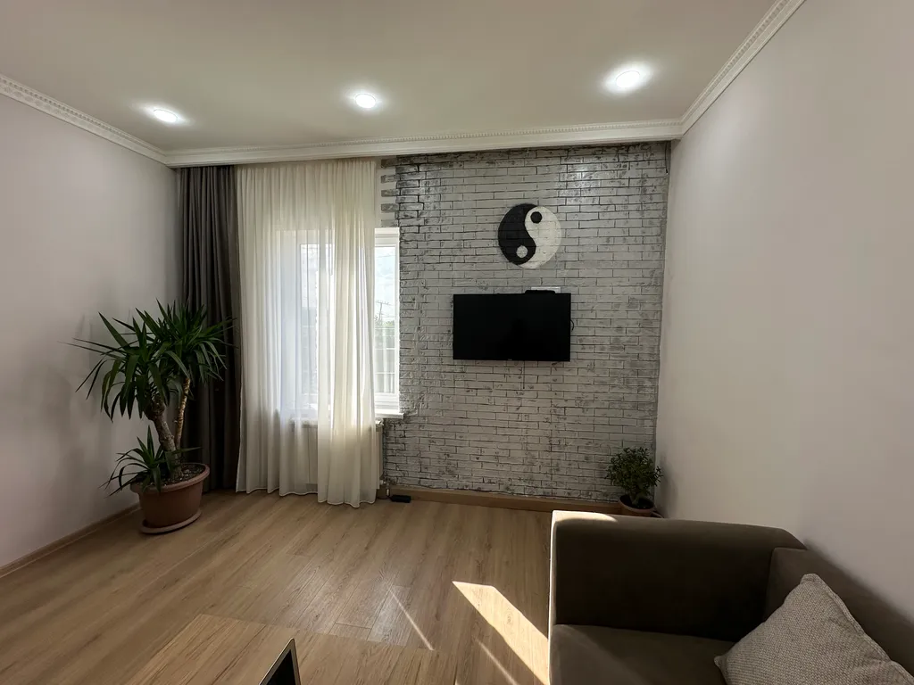 Большой уютный дом со своим садом