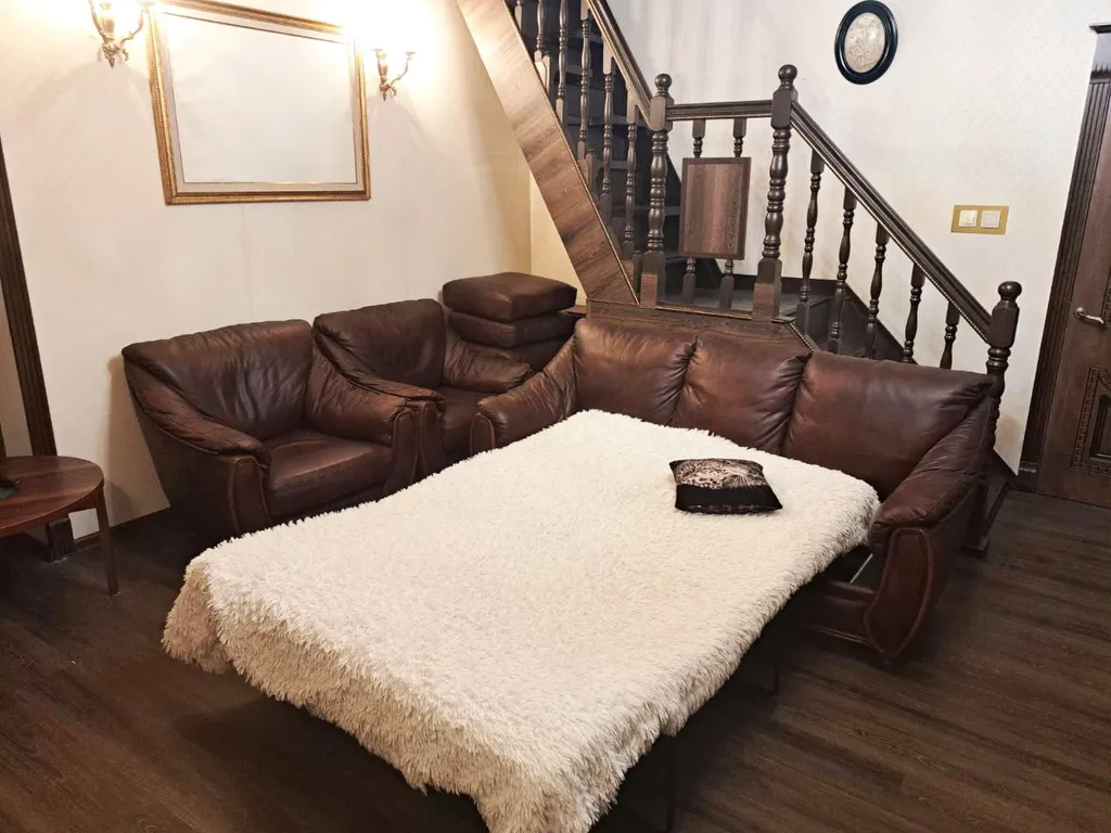 Коттедж Большой двухэтажный коттедж в стиле ампир с сауной и бассейном-купелью — Агалатово