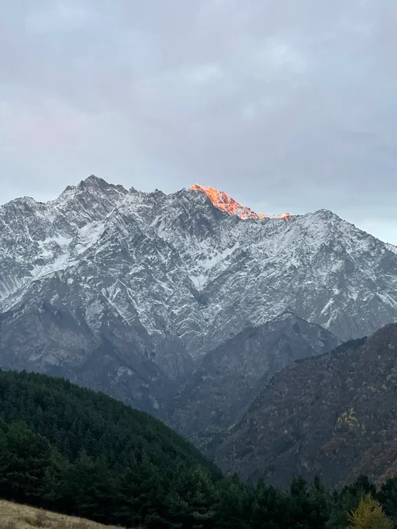 Цей коттеджи с видом на цейские горы