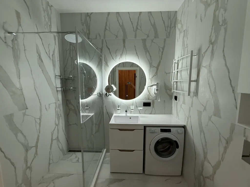 Шикарный двухкомнатный апартамент на первой береговой линии