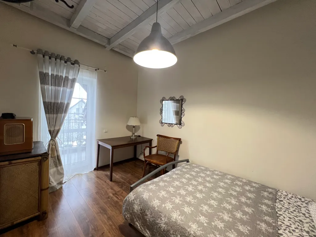 Коттедж с отдельным входом и видом на сад