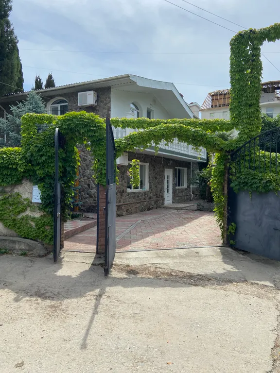 Коттедж Дом у моря — аренда посуточно в Партенит