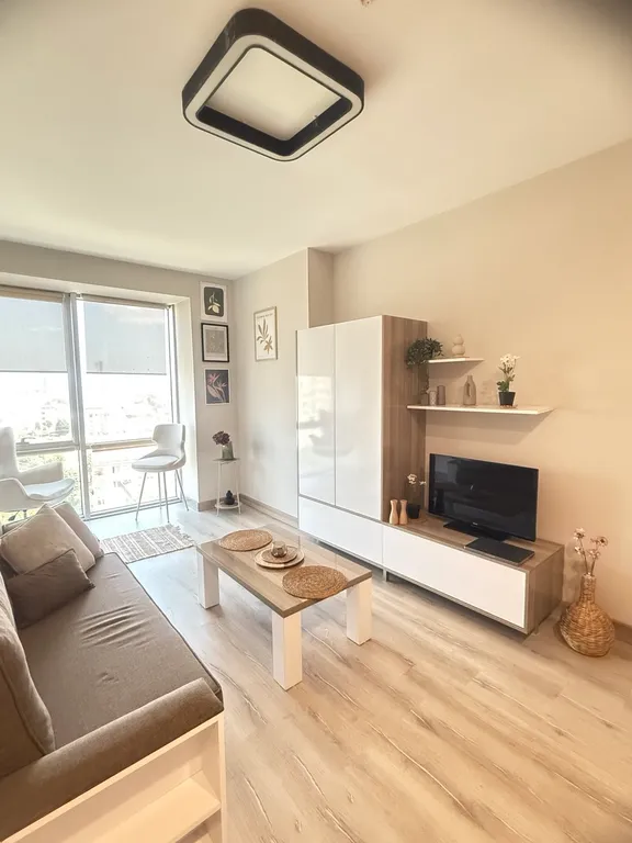 Studio apt with pool and gym near metrobus station