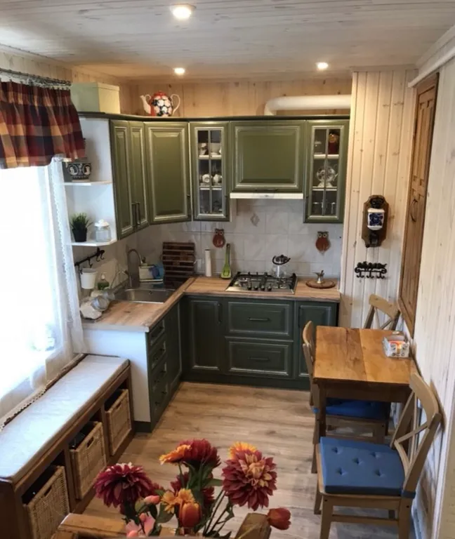 Уютный домик у озера