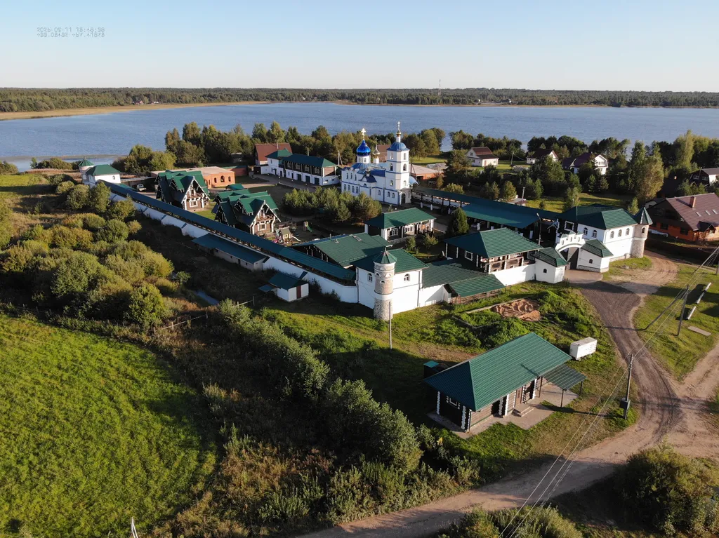 Дом на берегу озера Селигер D12