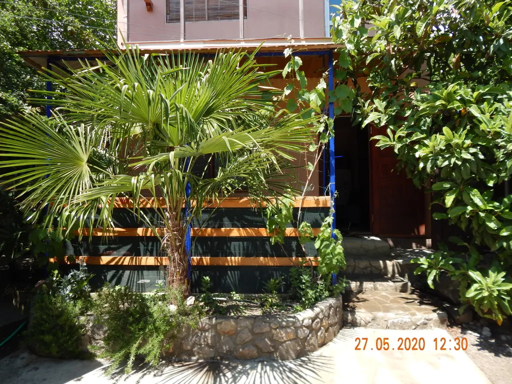 Коттедж Номер на первом этаже двухэтажного, отдельностоящего дома — аренда посуточно в Алупка