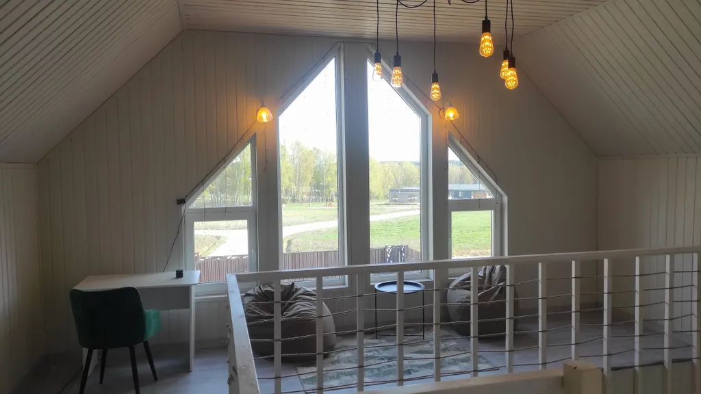 Двухэтажный дом с мангалом и костровой зоной