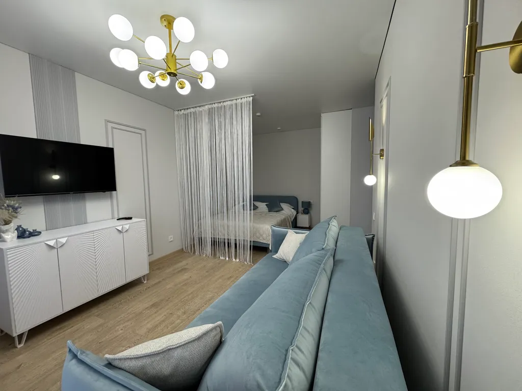 Видовая квартира с дизайнерским ремонтом на берегу реки в белых росах