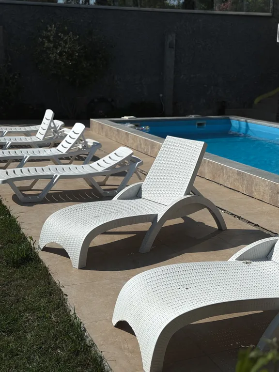 Квартира Трехкомнатная квартира с бассейном и потрясающим видом на море — Сириус