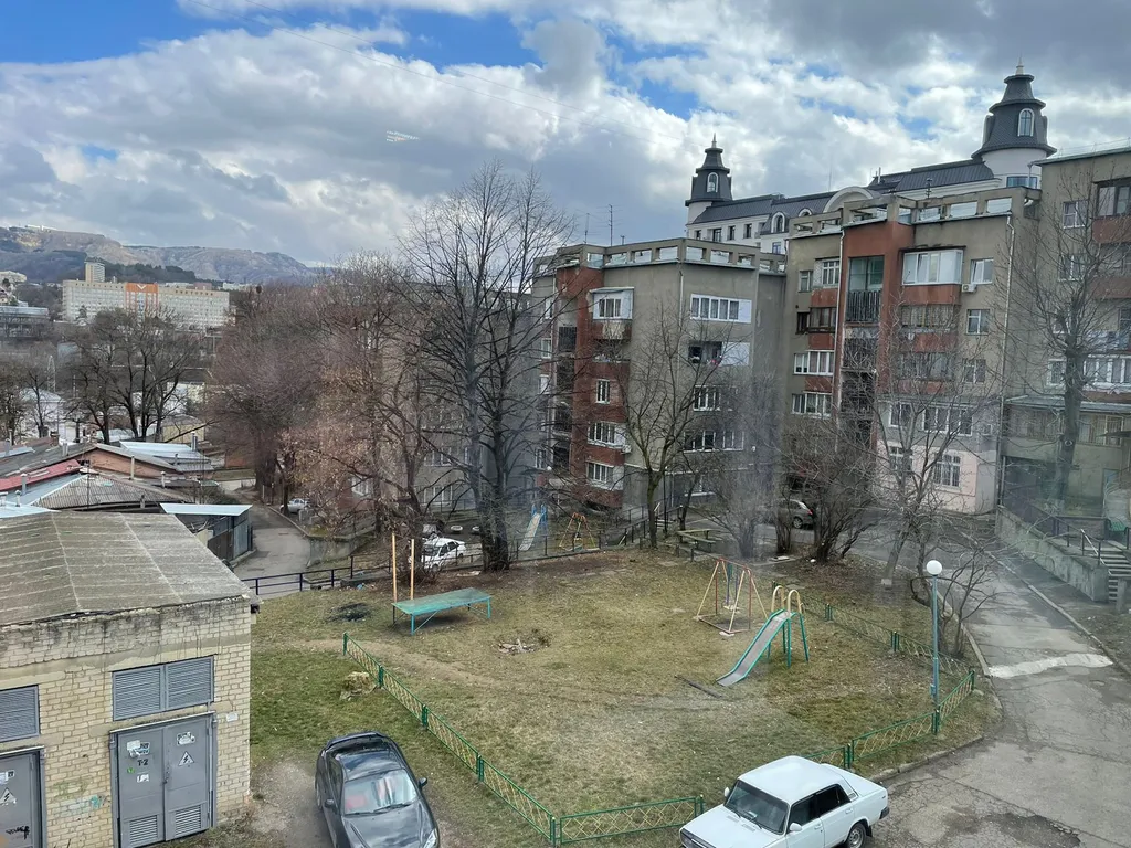 Большая квартира с новым ремонтом в центре города