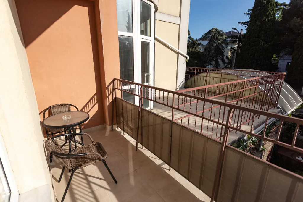 Светлая 1-комнатная квартира с панорамным балконом