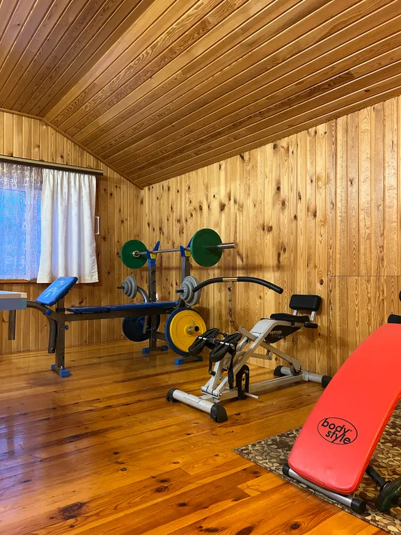 Большой коттедж с камином Гнездо