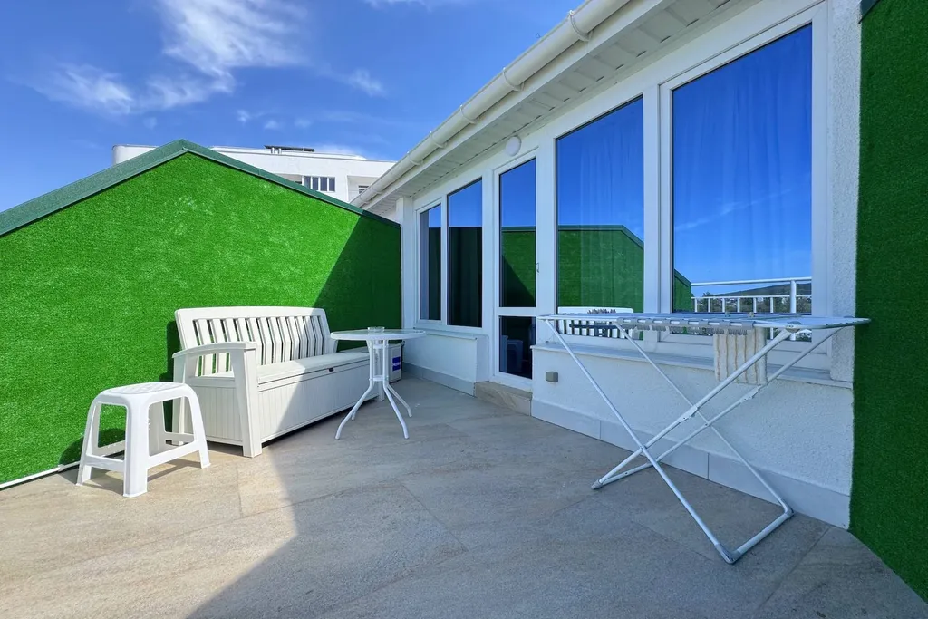 Красивая студия на берегу моря