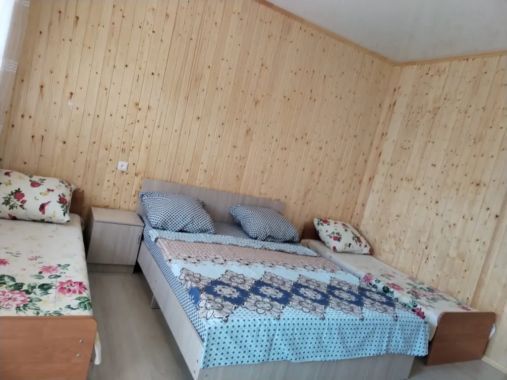 Уютные домики находятся от 500 метров до моря с видом на горы