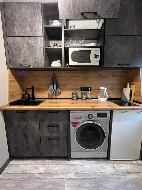 Серый лофт на силуэте