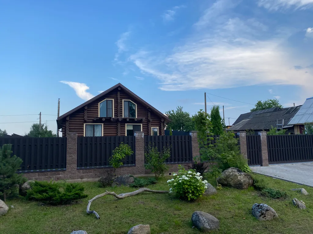 Деревянный комфортабельный дом на берегу озера