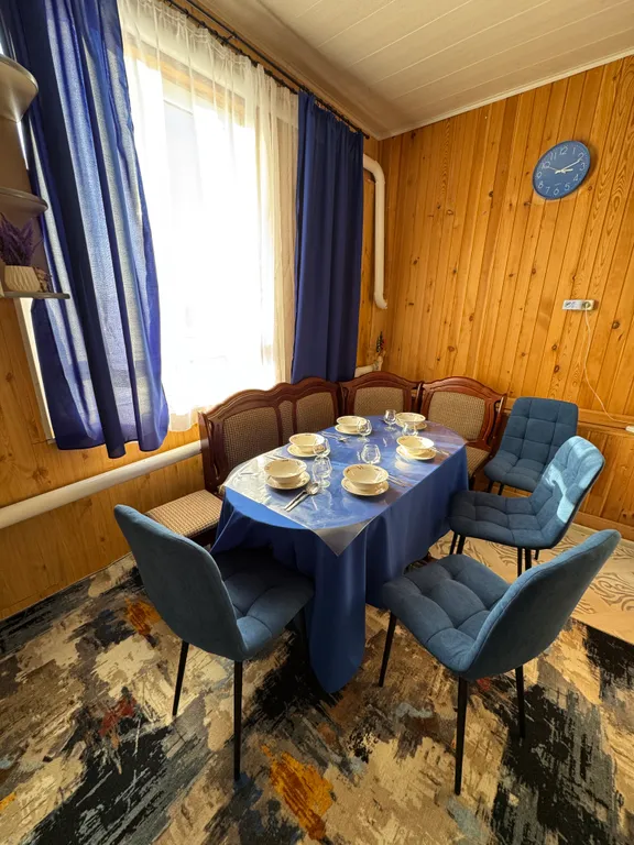 Отдельный уютный бревенчатый дом с баней в Абзаково