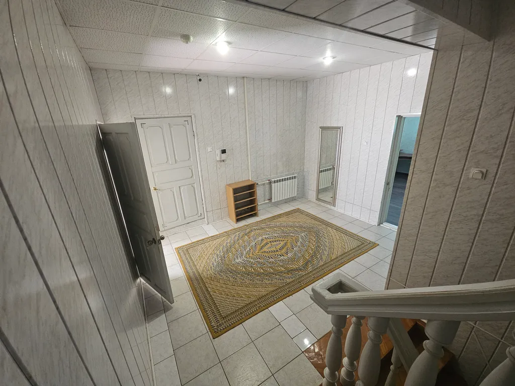 Большой дом в черте города