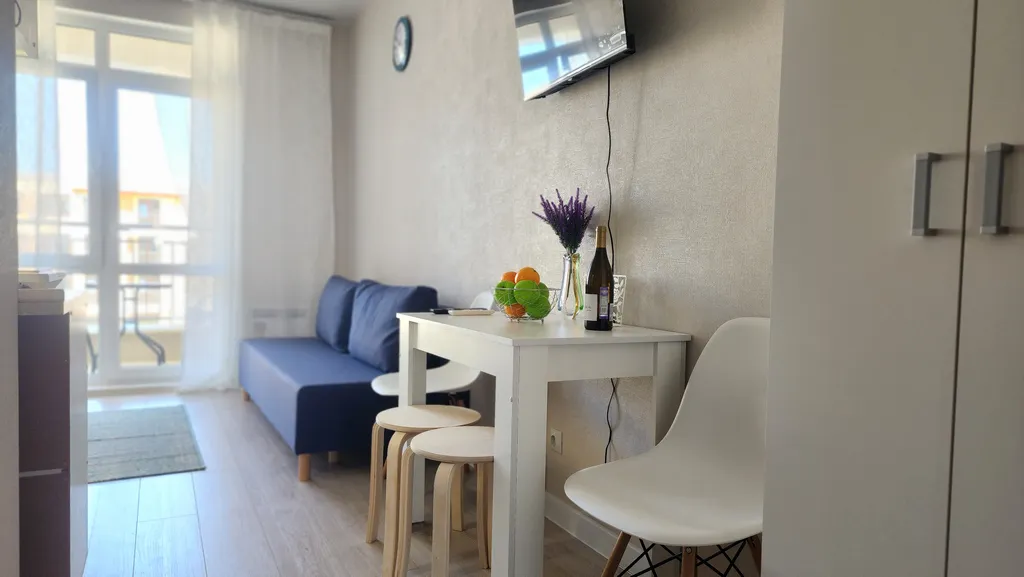 Студия в новом корпусе с видом на бассеин и горы