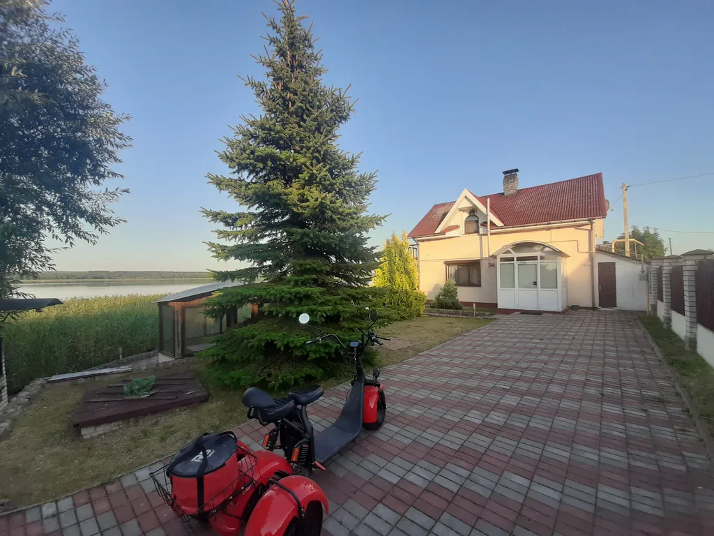 Домик у озера Свирь