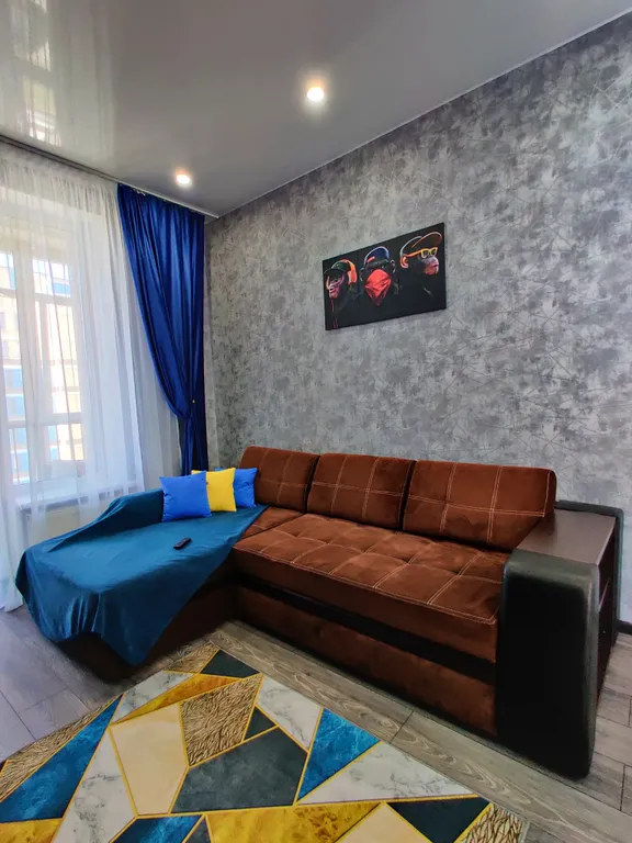 Дизайнерская и просторная квартира недалеко от центра