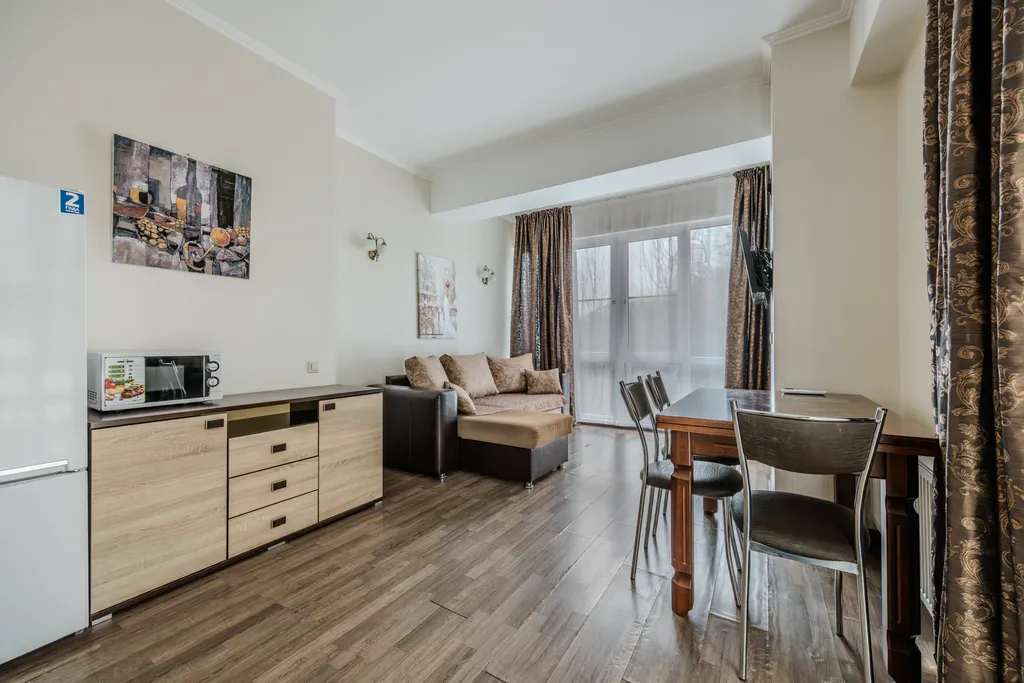 Апартамент с закатным балконом, 52 м², 2 этаж