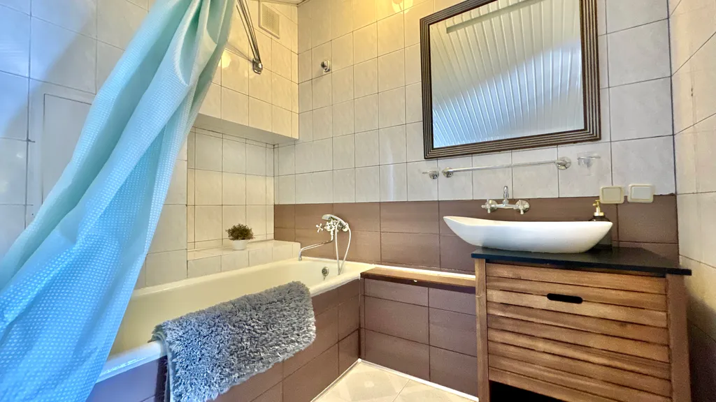 Дом у моря с личным парком, бассейном и сауной