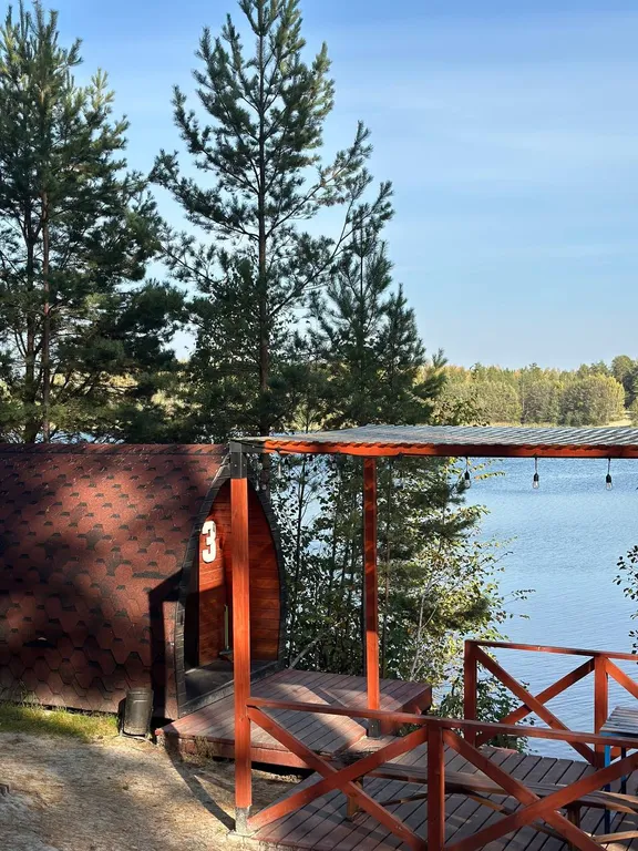 Уютный домик с видом на озеро