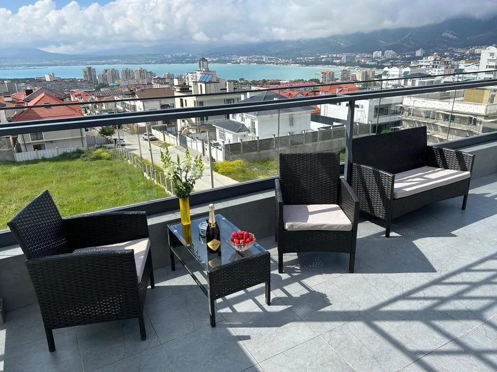 Шестиместный апартамент с террасой