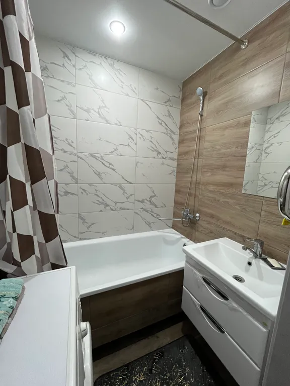 Прocтоpная квартира с ремонтом в центре города