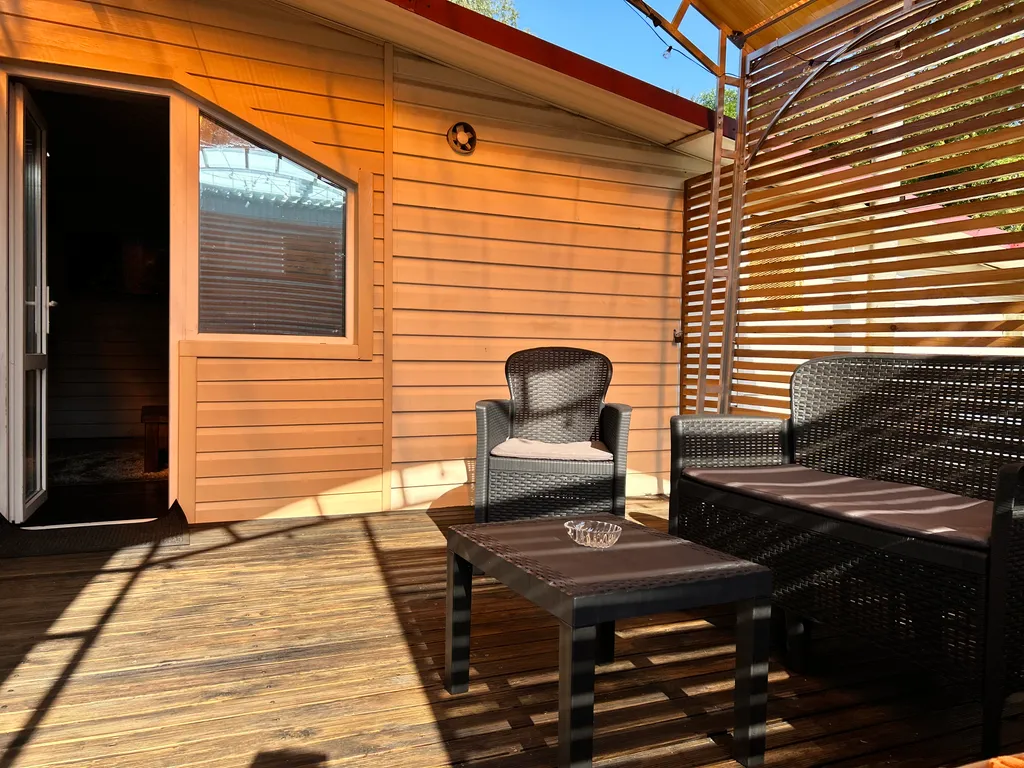 Уютный номер на крыше с террасой