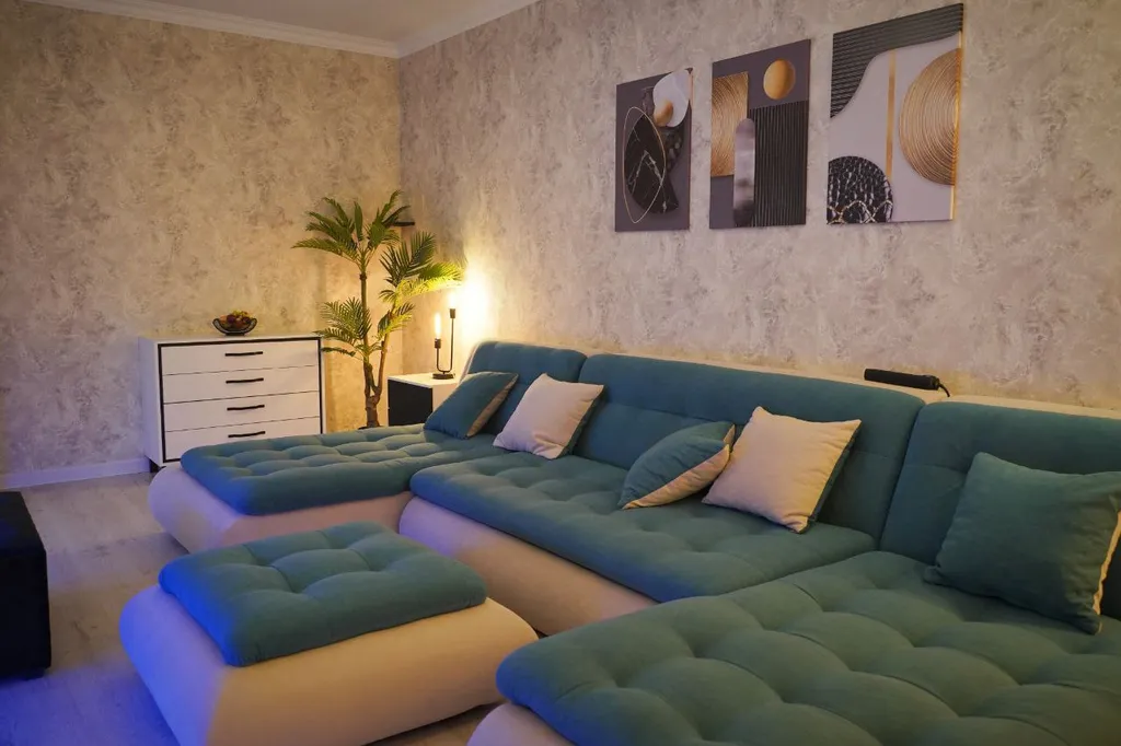 Эксклюзивная квартира с огромным турецким диваном