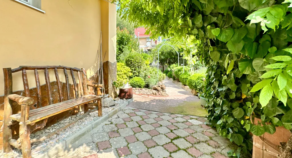 Домик с садом в Кореизе возле ялты