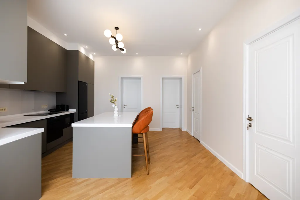 Современная квартира с двумя спальнями и новым ремонтом в центре