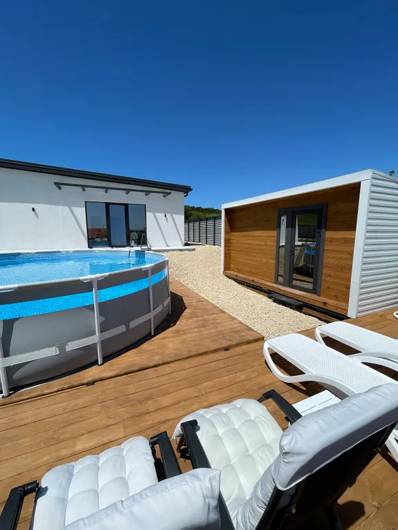 Уютный приватный дом с бассейном в горах среди виноградников