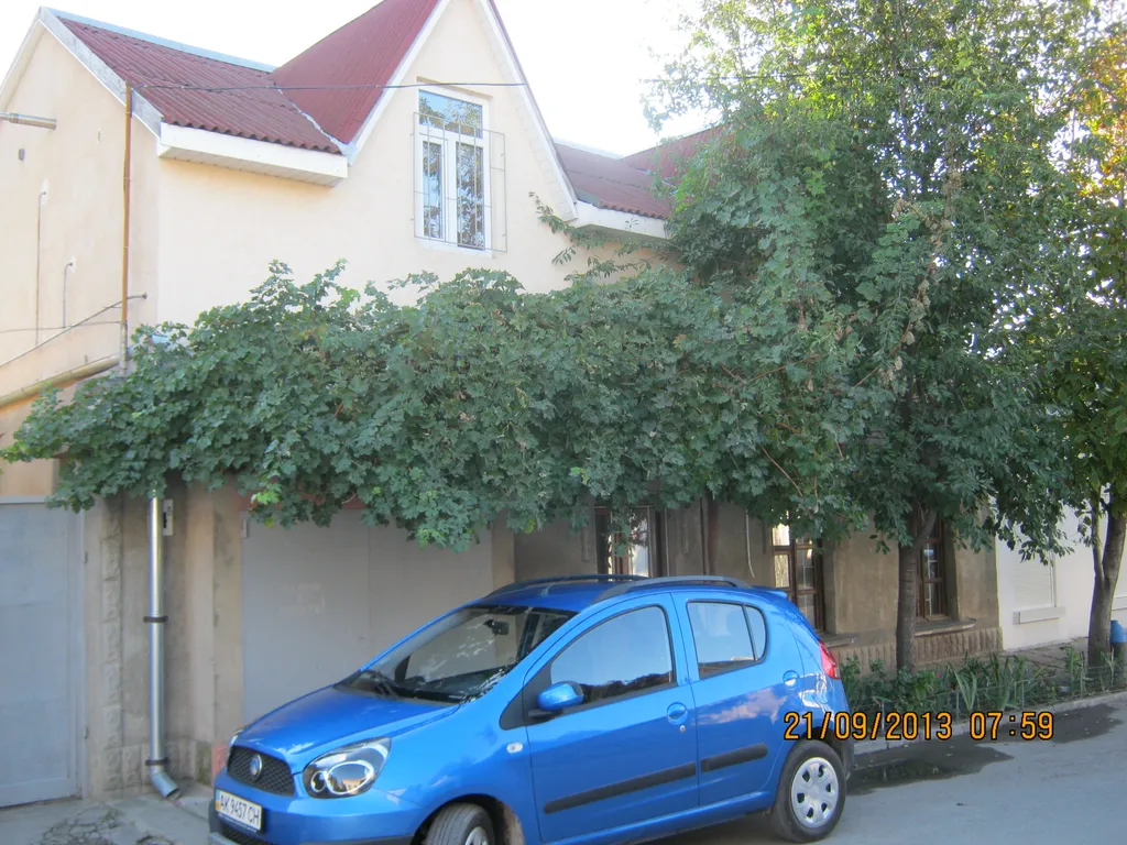 Квартира Жильё в частном доме с видом на бассейн с рыбками — Евпатория