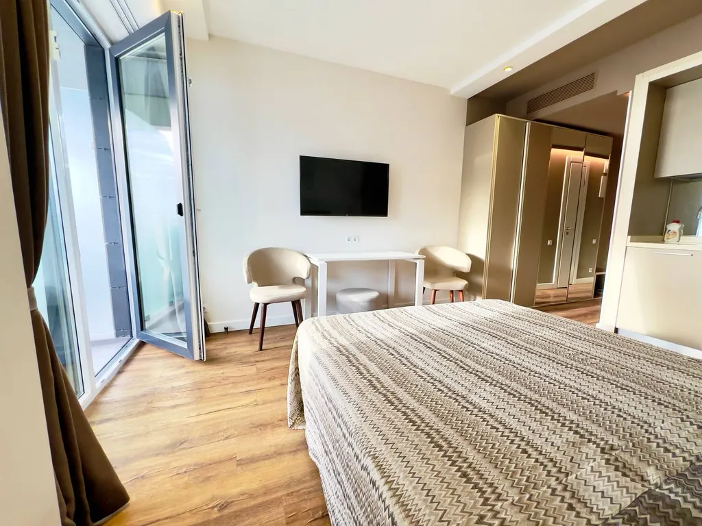 Alliance Palace, вид на закат, море и поющие фонтаны