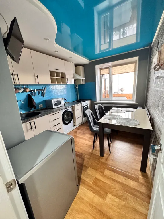 Большая двухкомнатная квартира, с отдельными спальнями и большой кухней