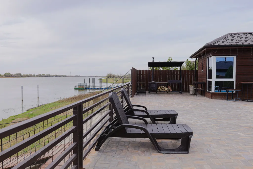 Комфортный дом на берегу реки в 30 минутах от центра города