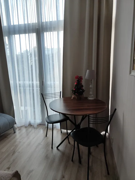 Апартамент с видом на кипарисы