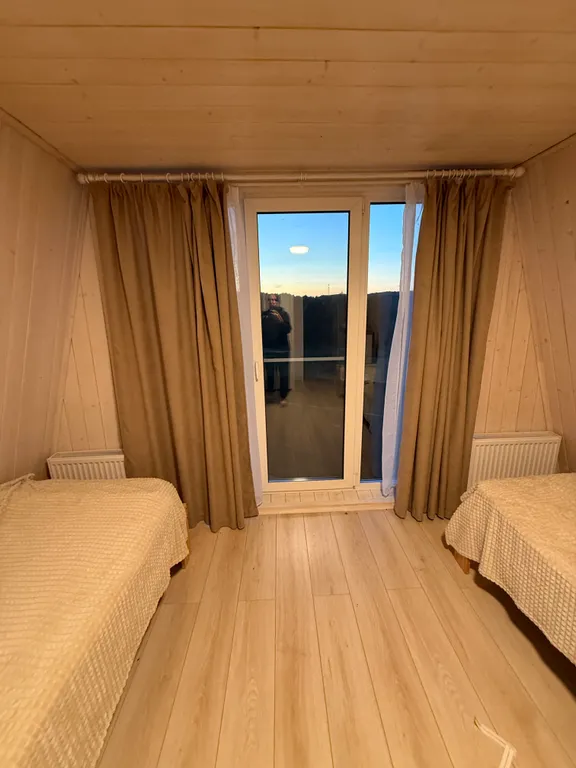 Уютный дом a-frame на окраине леса