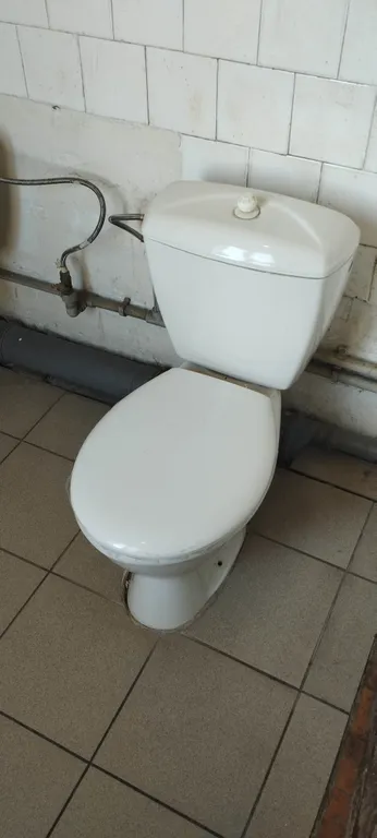 Комната-студия в общежитии в центре города.