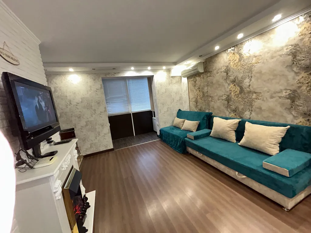 Комфортная 2-к квартира с камином на 50 лет ВЛКСМ