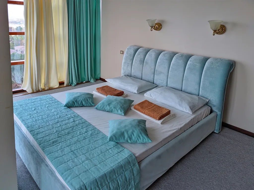 Видовая 2-комнатная квартира в Золотой Бухте