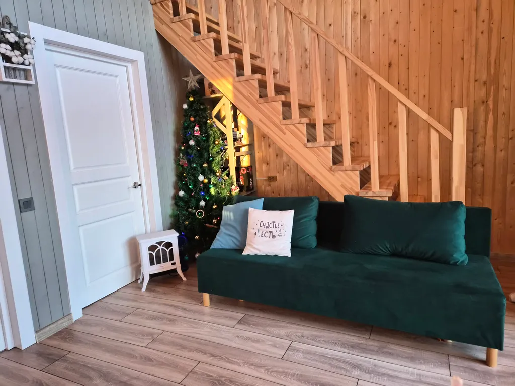 Дом на берегу леса