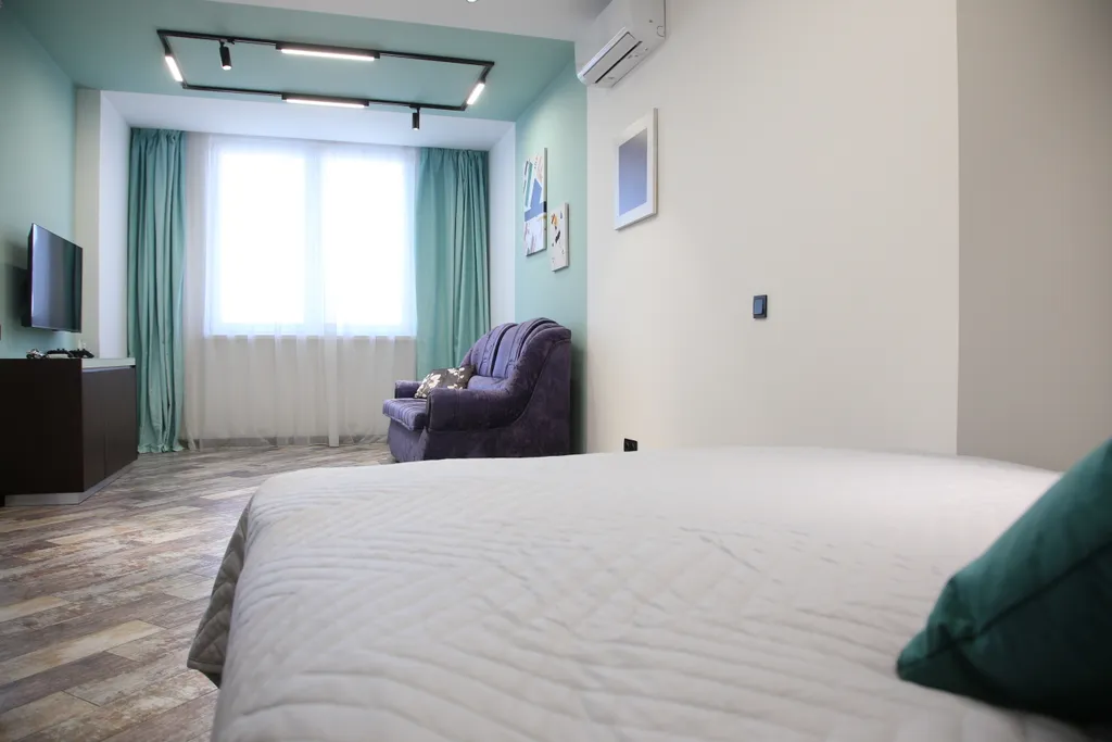 Квартира Апартаменты "Малевич" - мята лаванда и горький шоколад в интерьере — Калининград